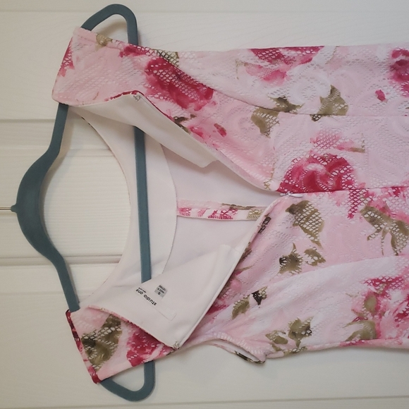 Pink lace floral sleeveless dress - Picture 3 of 5